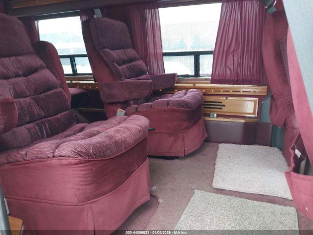 Ford Econoline E150 Van Image 4