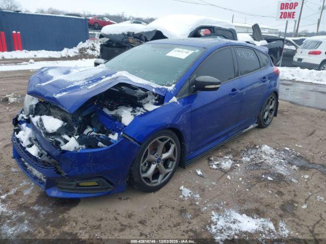 Ford Focus St Image 8