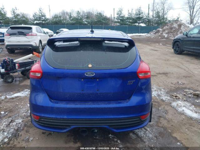 Ford Focus St Image 11