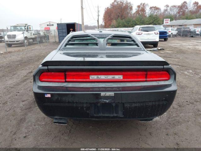 Dodge Challenger Image 2