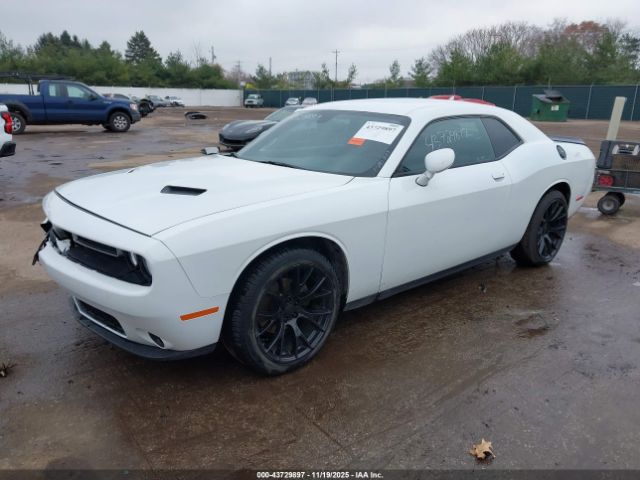 Dodge Challenger Sxt Image 4