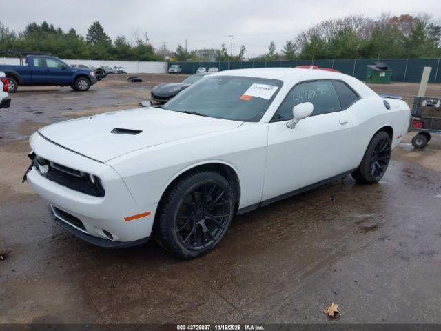 Dodge Challenger Sxt Image 4