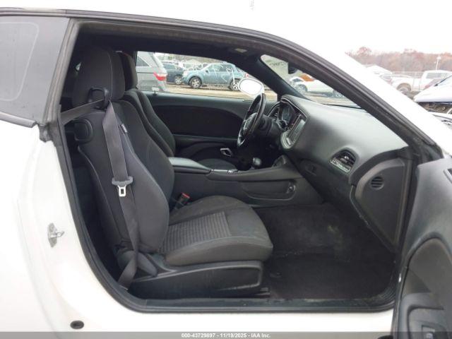 Dodge Challenger Sxt Image 6