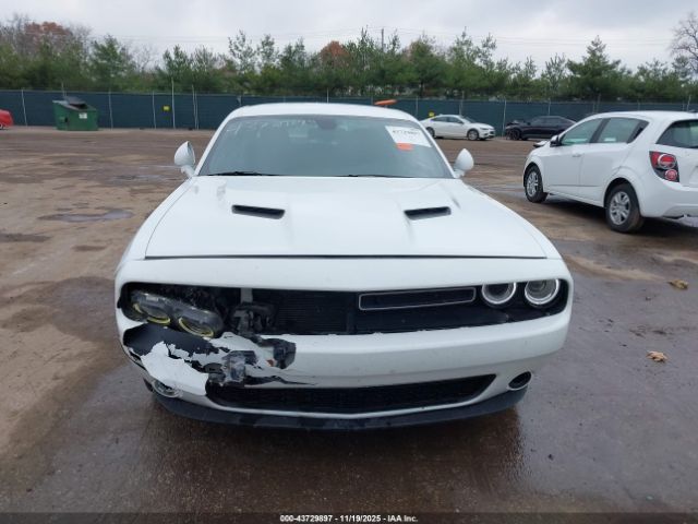 Dodge Challenger Sxt Image 14