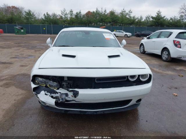 Dodge Challenger Sxt Image 14