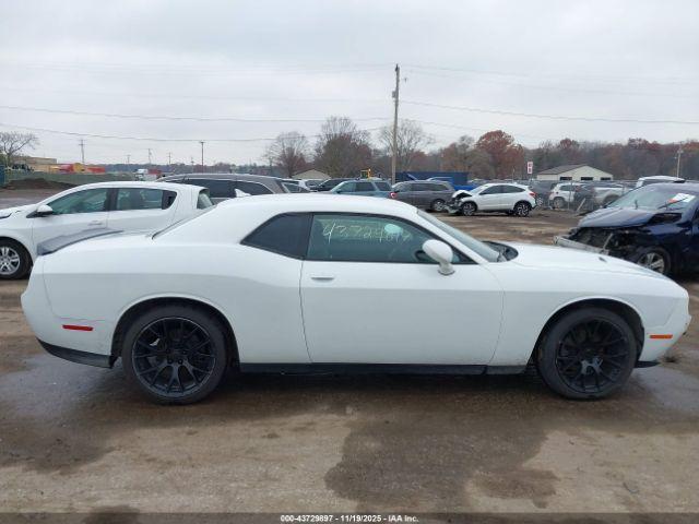 Dodge Challenger Sxt Image 12