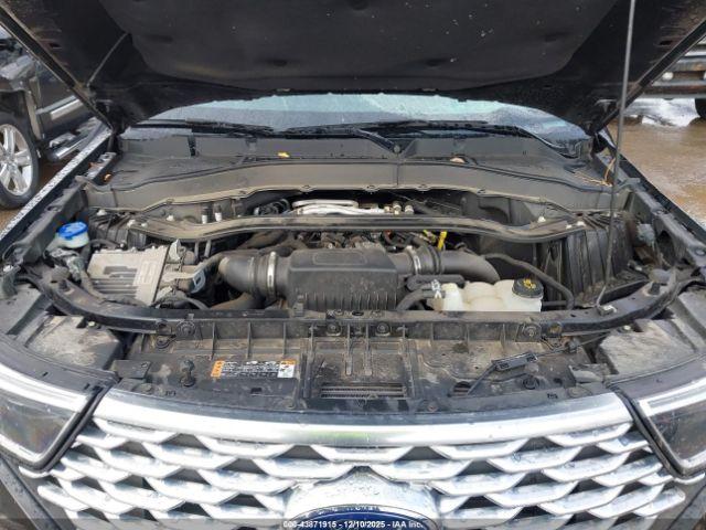 Ford Explorer Platinum Image 2