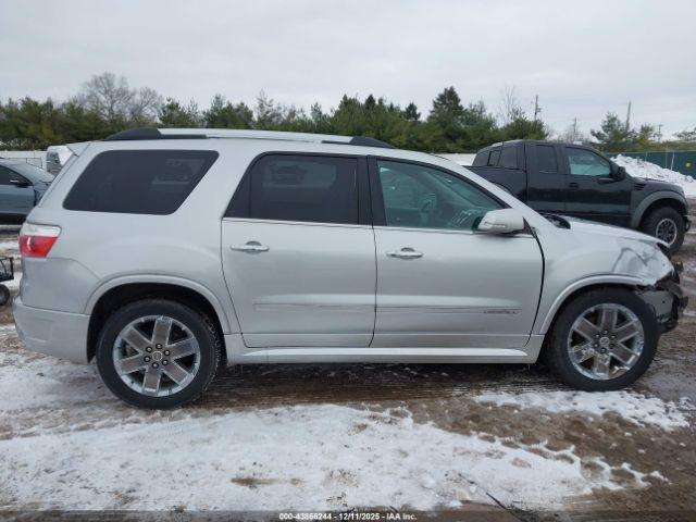 GMC Acadia Denali Image 10