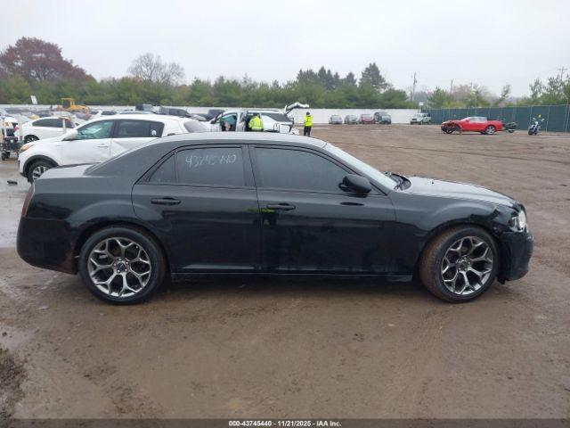 Chrysler 300 Motown Image 14