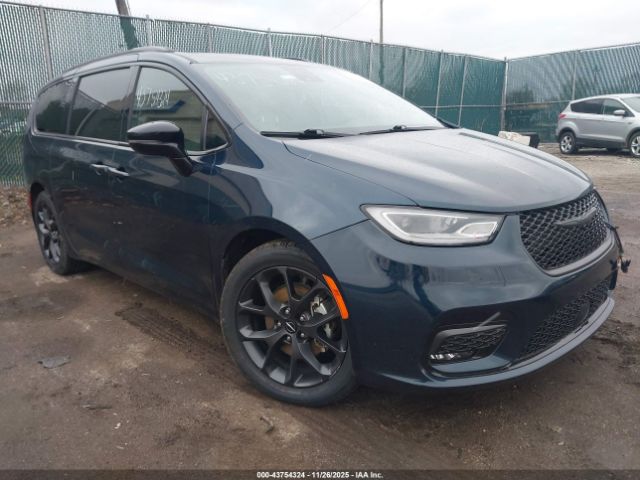 Chrysler Pacifica Limited Image 1