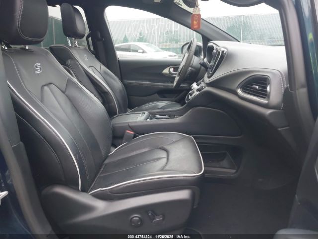 Chrysler Pacifica Limited Image 7