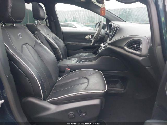 Chrysler Pacifica Limited Image 7