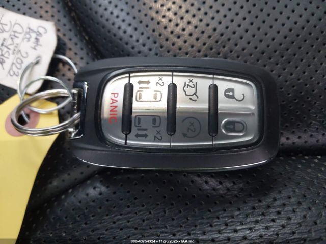 Chrysler Pacifica Limited Image 12