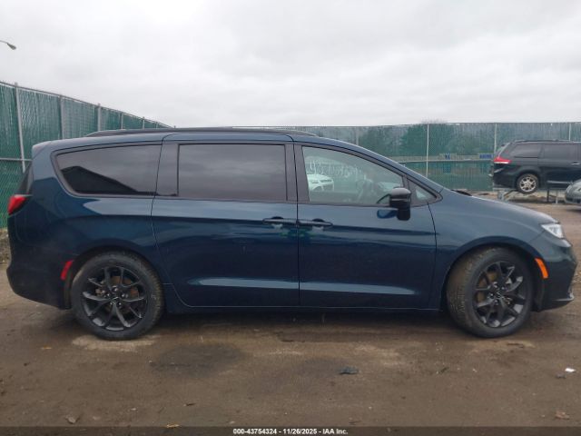 Chrysler Pacifica Limited Image 15