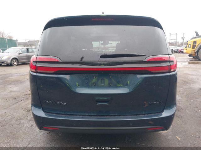 Chrysler Pacifica Limited Image 3