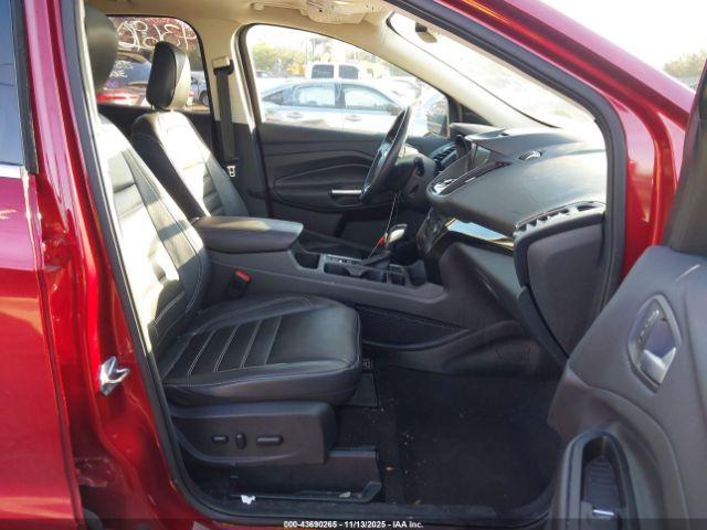 Ford Escape Titanium Image 16