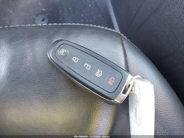 Ford Escape Titanium Image 11