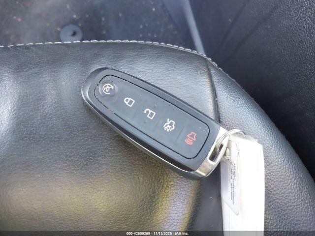 Ford Escape Titanium Image 11