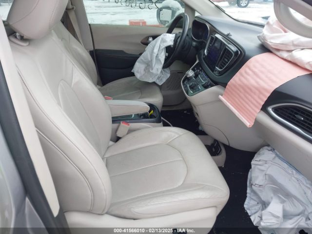 Chrysler Pacifica Touring-l Plus Image 4