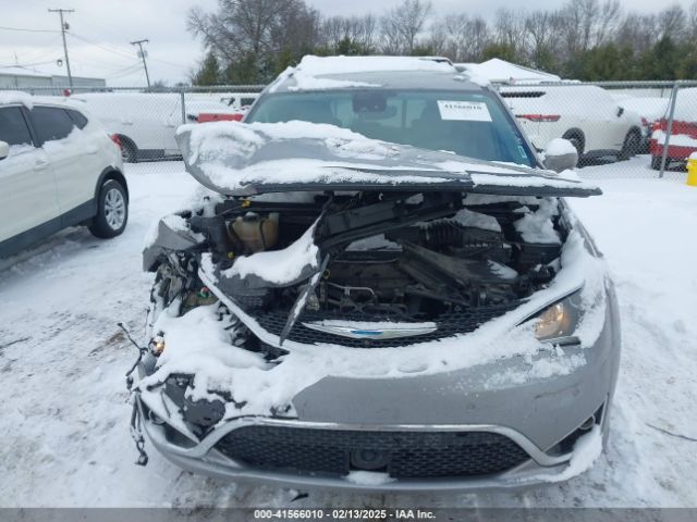 Chrysler Pacifica Touring-l Plus Image 2