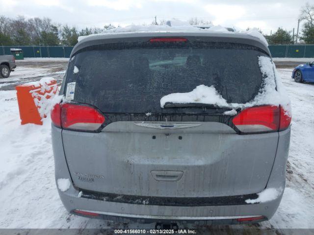 Chrysler Pacifica Touring-l Plus Image 5