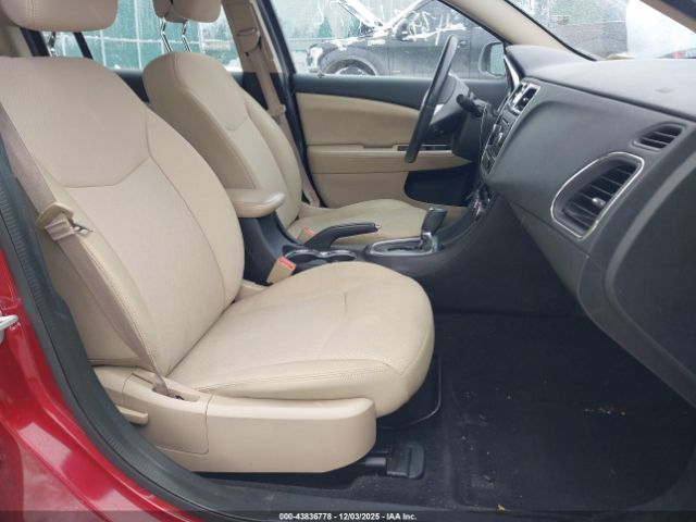 Chrysler 200 Touring Image 7