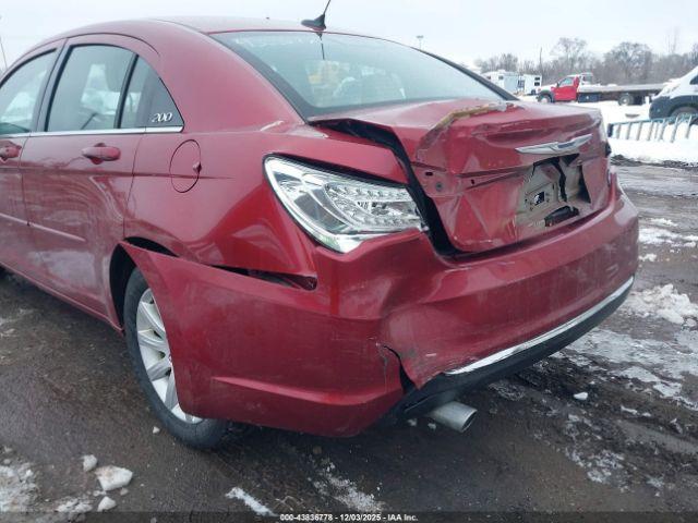 Chrysler 200 Touring Image 3