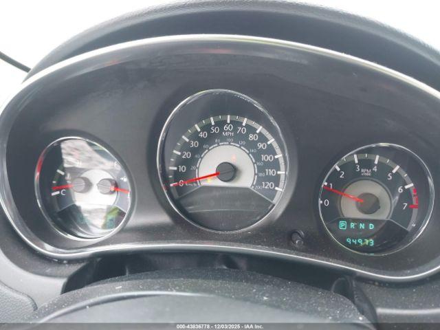 Chrysler 200 Touring Image 10