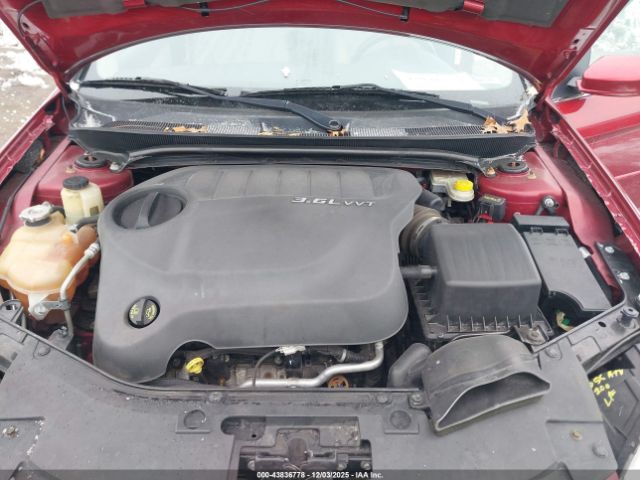 Chrysler 200 Touring Image 11