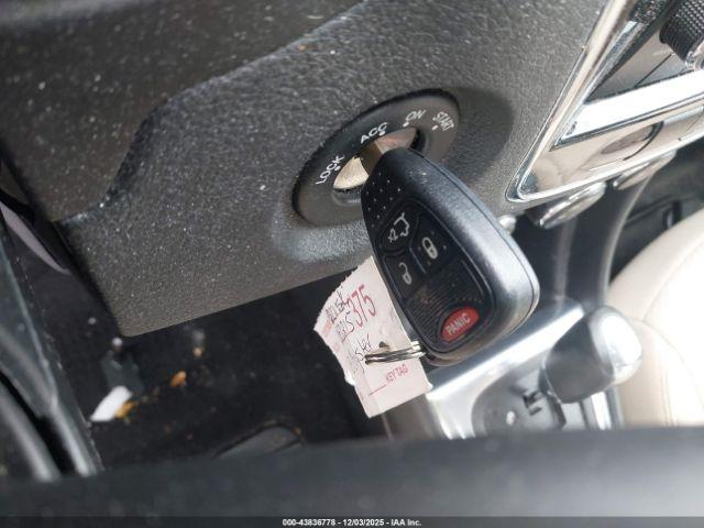 Chrysler 200 Touring Image 5