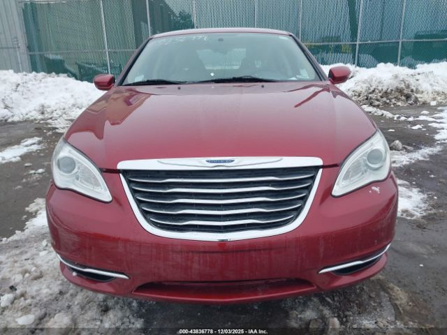 Chrysler 200 Touring Image 9