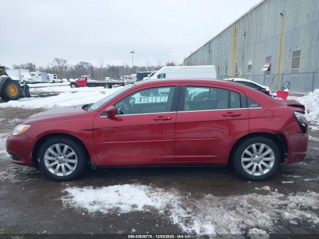 Chrysler 200 Touring Image 13
