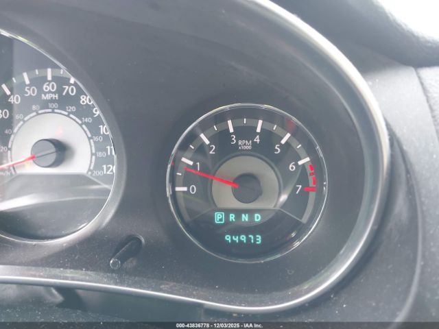 Chrysler 200 Touring Image 12