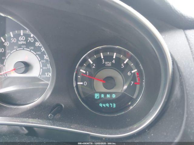 Chrysler 200 Touring Image 12