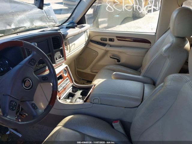 Cadillac Escalade Standard Image 7