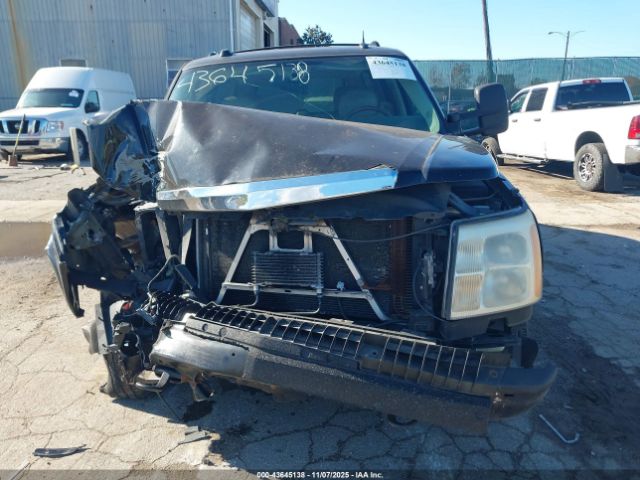 Cadillac Escalade Standard Image 3