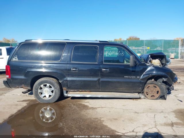 Cadillac Escalade Standard Image 16