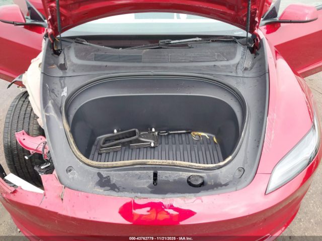 Tesla Model 3 Image 4