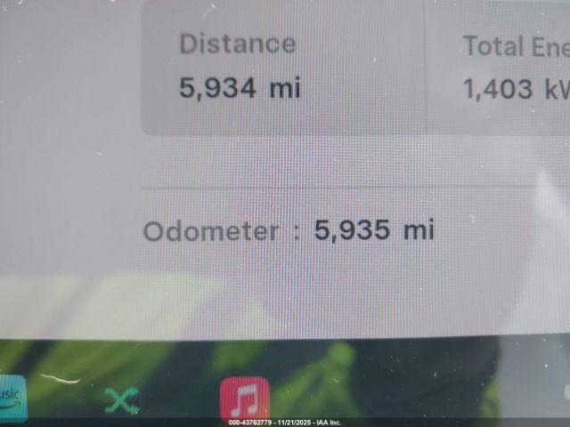 Tesla Model 3 Image 7