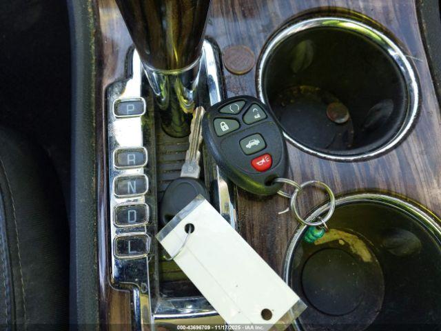 GMC Acadia Denali Image 13