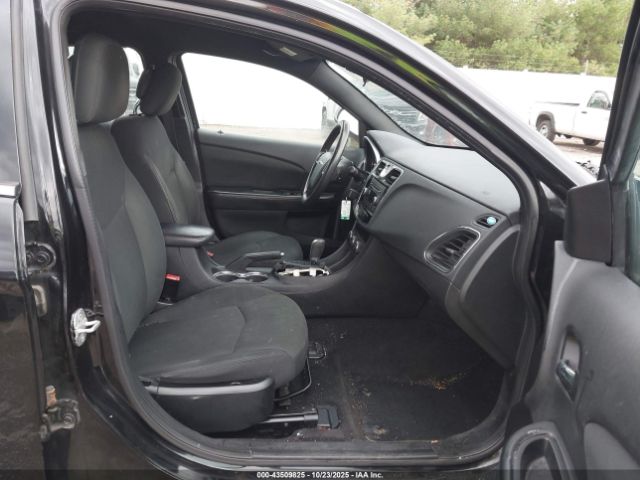 Chrysler 200 Lx Image 4