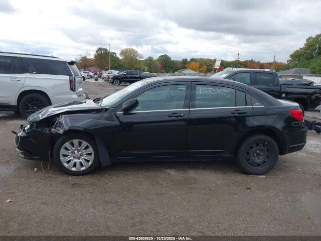 Chrysler 200 Lx Image 10