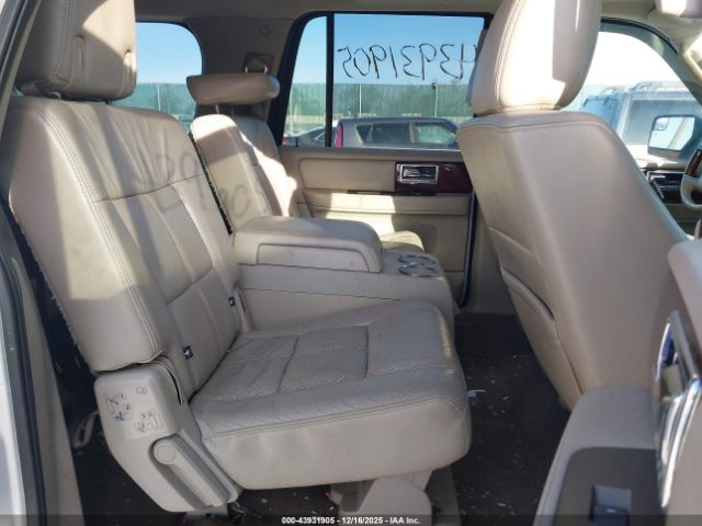 Lincoln Navigator Image 8