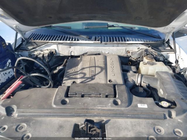 Lincoln Navigator Image 13