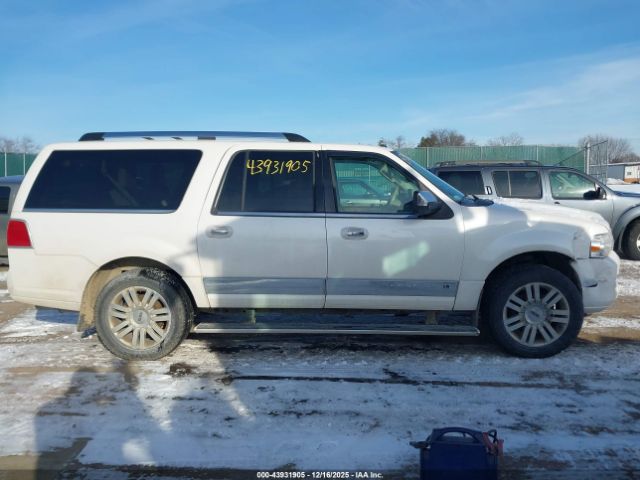 Lincoln Navigator Image 2