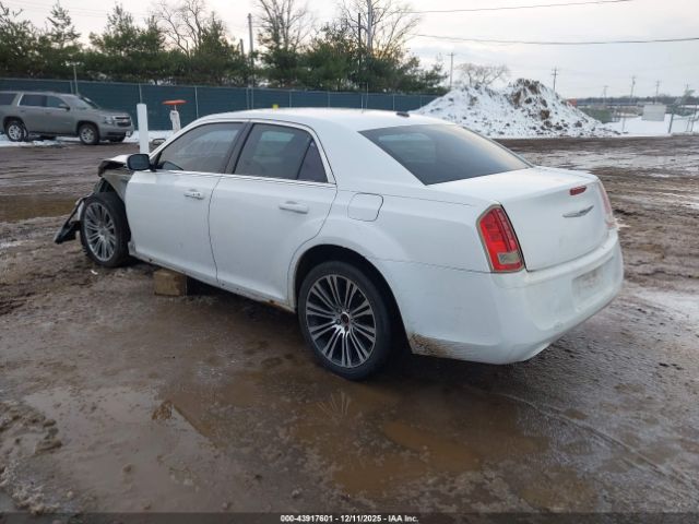 Chrysler 300 S V6 Image 14