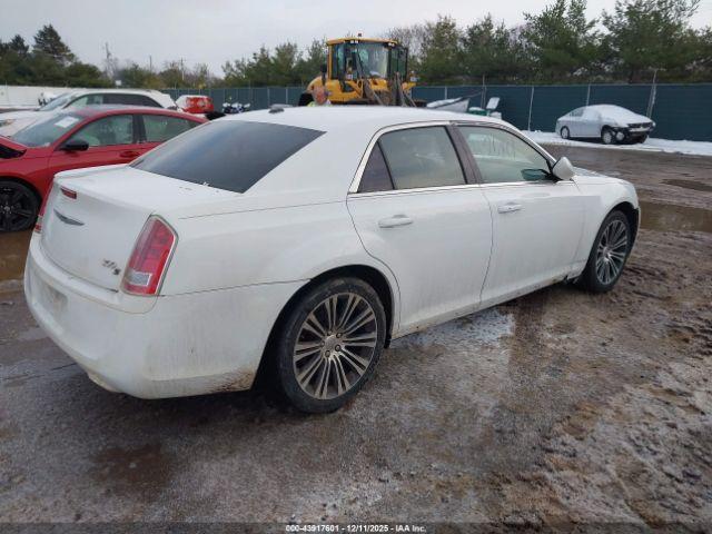Chrysler 300 S V6 Image 3