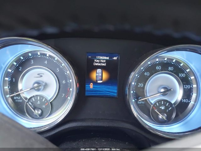 Chrysler 300 S V6 Image 16