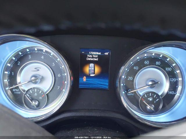 Chrysler 300 S V6 Image 16