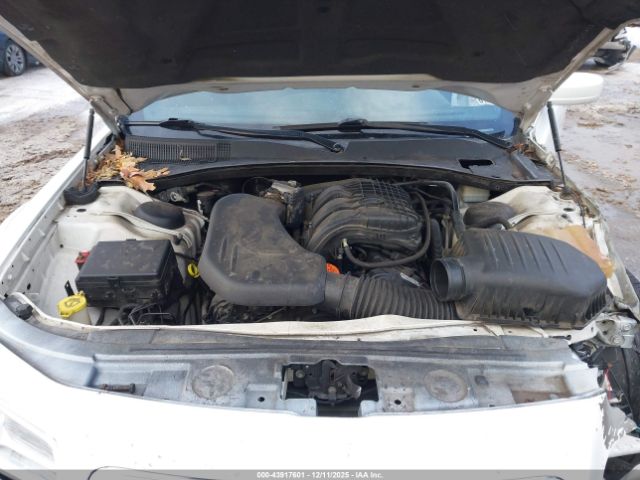 Chrysler 300 S V6 Image 11